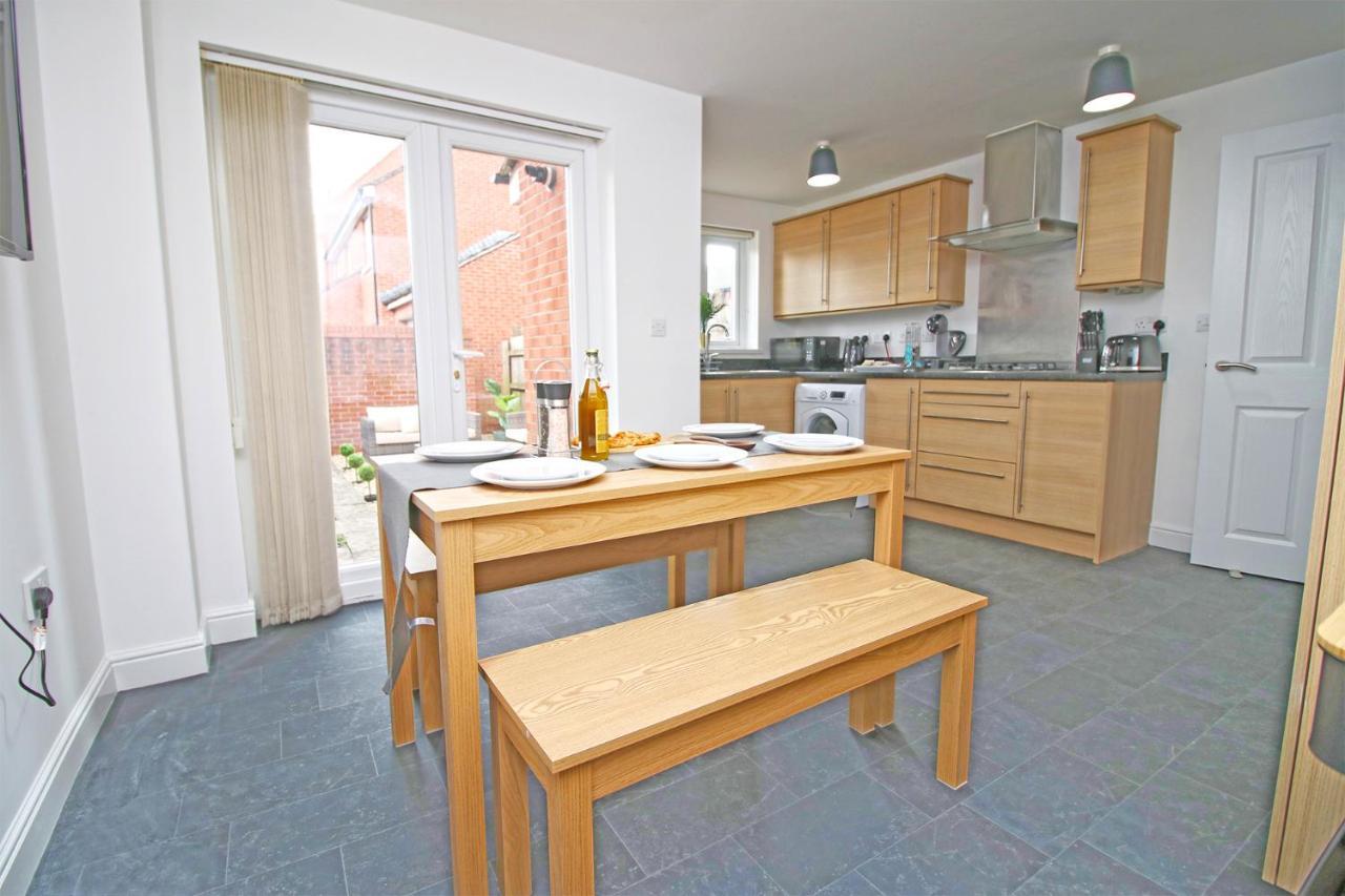 Dock House - 5 Bedroom House - Sleeps 7 นิวพอร์ต ภายนอก รูปภาพ