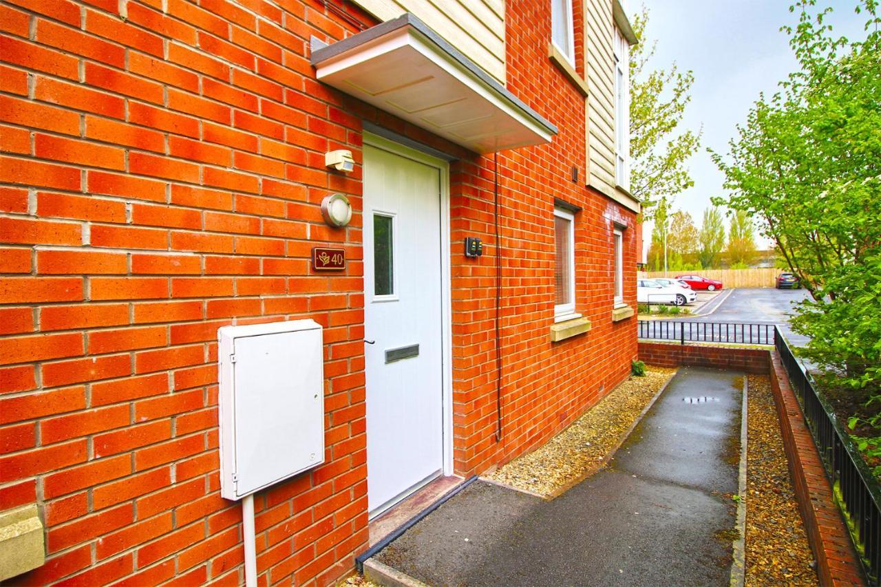 Dock House - 5 Bedroom House - Sleeps 7 นิวพอร์ต ภายนอก รูปภาพ